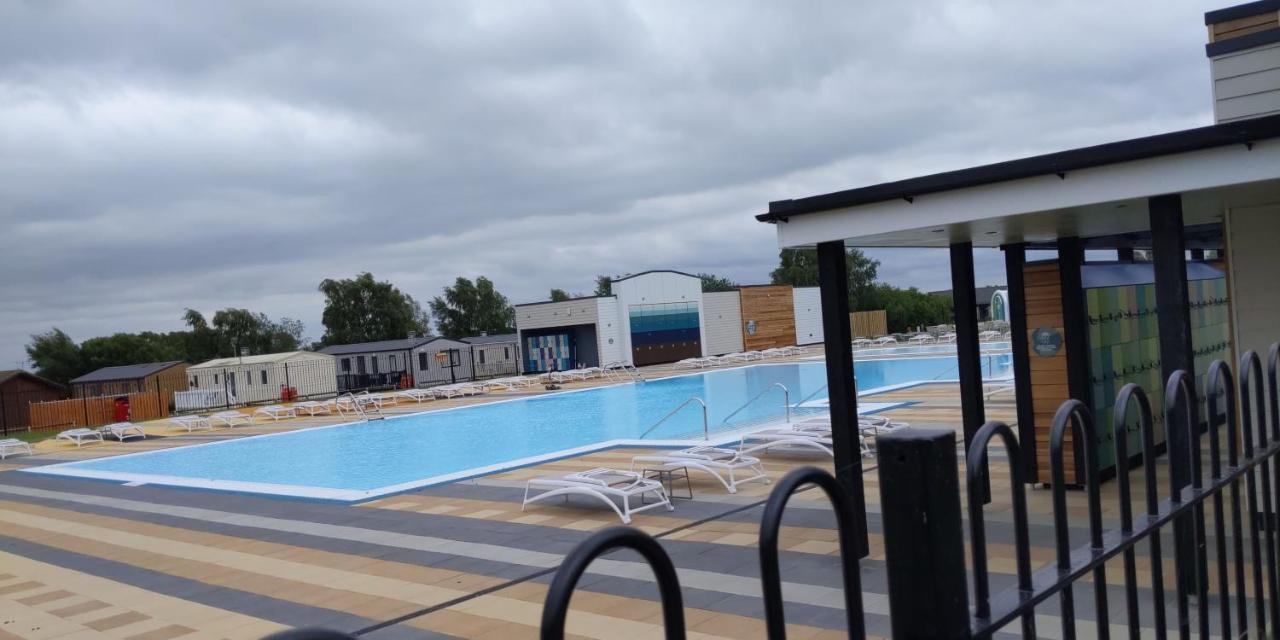 P&D'S Pearl Caravan At Tattershall Lakes Country Park Hotel Exterior foto