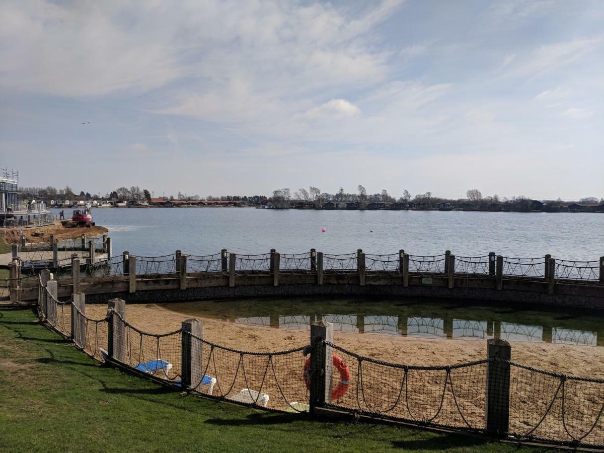 P&D'S Pearl Caravan At Tattershall Lakes Country Park Hotel Exterior foto