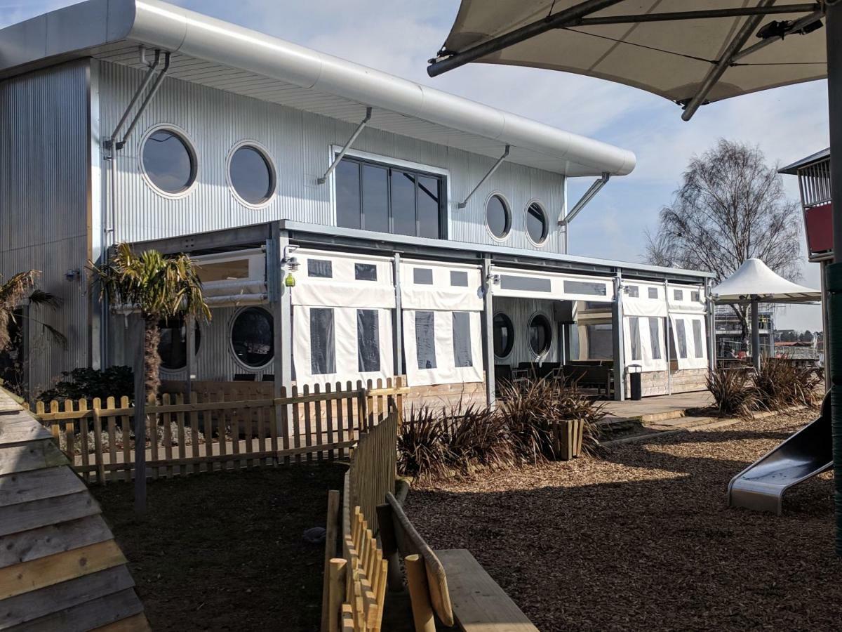 P&D'S Pearl Caravan At Tattershall Lakes Country Park Hotel Exterior foto