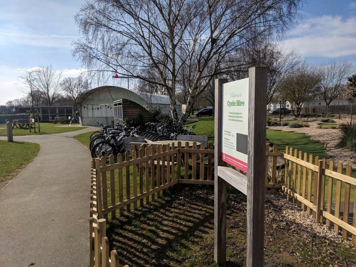P&D'S Pearl Caravan At Tattershall Lakes Country Park Hotel Exterior foto